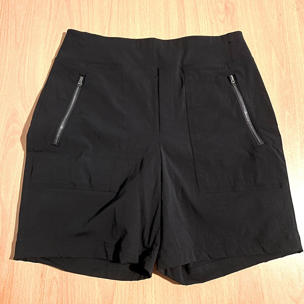 Athleta Trekkie Mid-Rise Shorts - 6